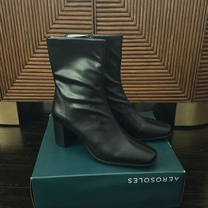 NEW boots 9.5 Aerosoles